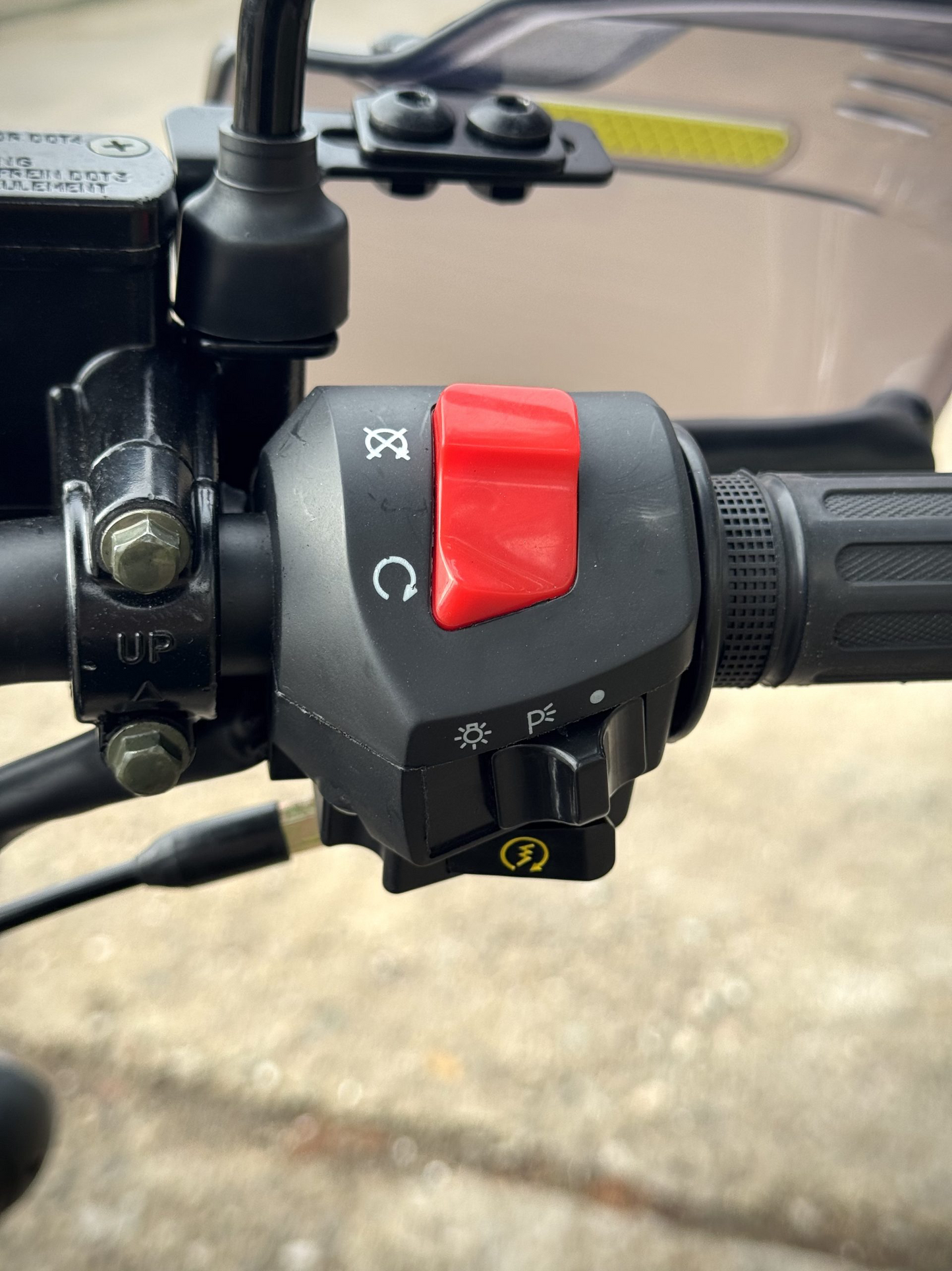 Hamachi Easy Pro 50 (Црна и Бела боја)