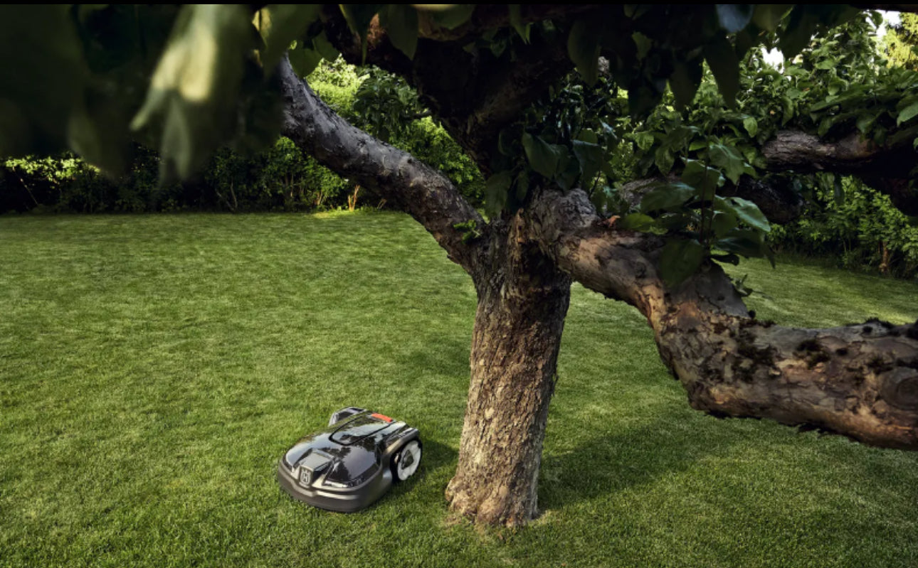 Robotic lawn mower HUSQVARNA AM 205